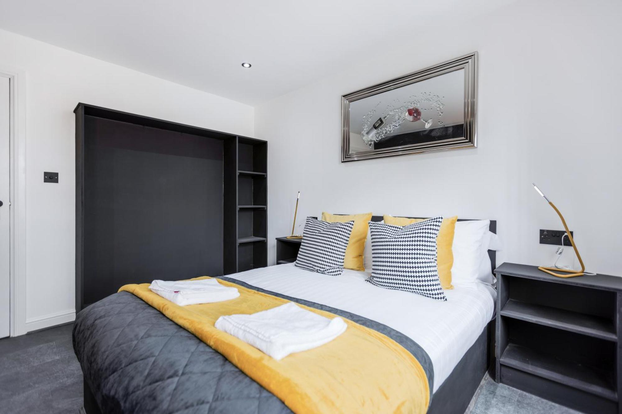 Two Bed Modern Apartment 5Min Walk To Town Centre With Free Parking ! Under New Management Blackpool Buitenkant foto