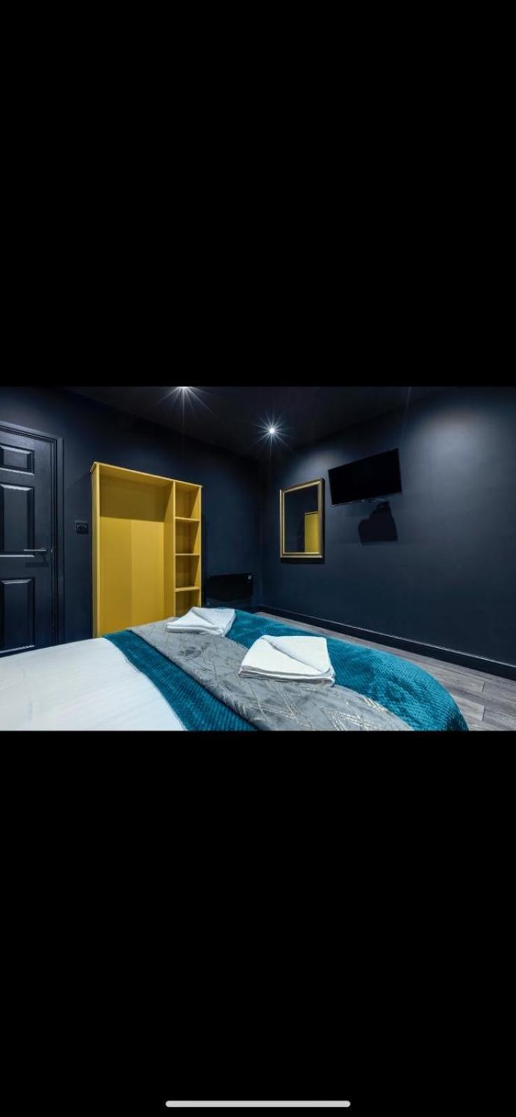 Two Bed Modern Apartment 5Min Walk To Town Centre With Free Parking ! Under New Management Blackpool Buitenkant foto